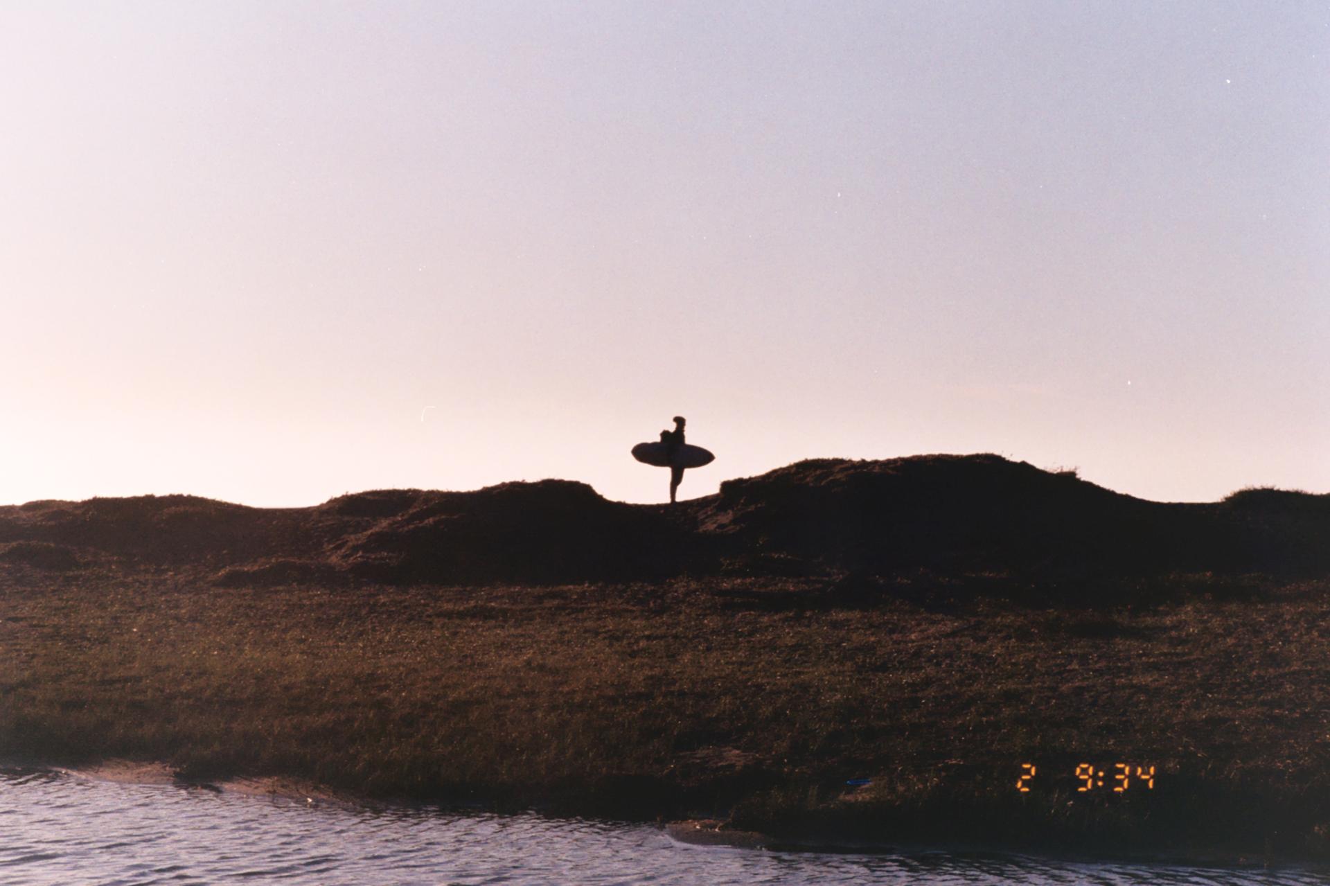 Surfista en silueta